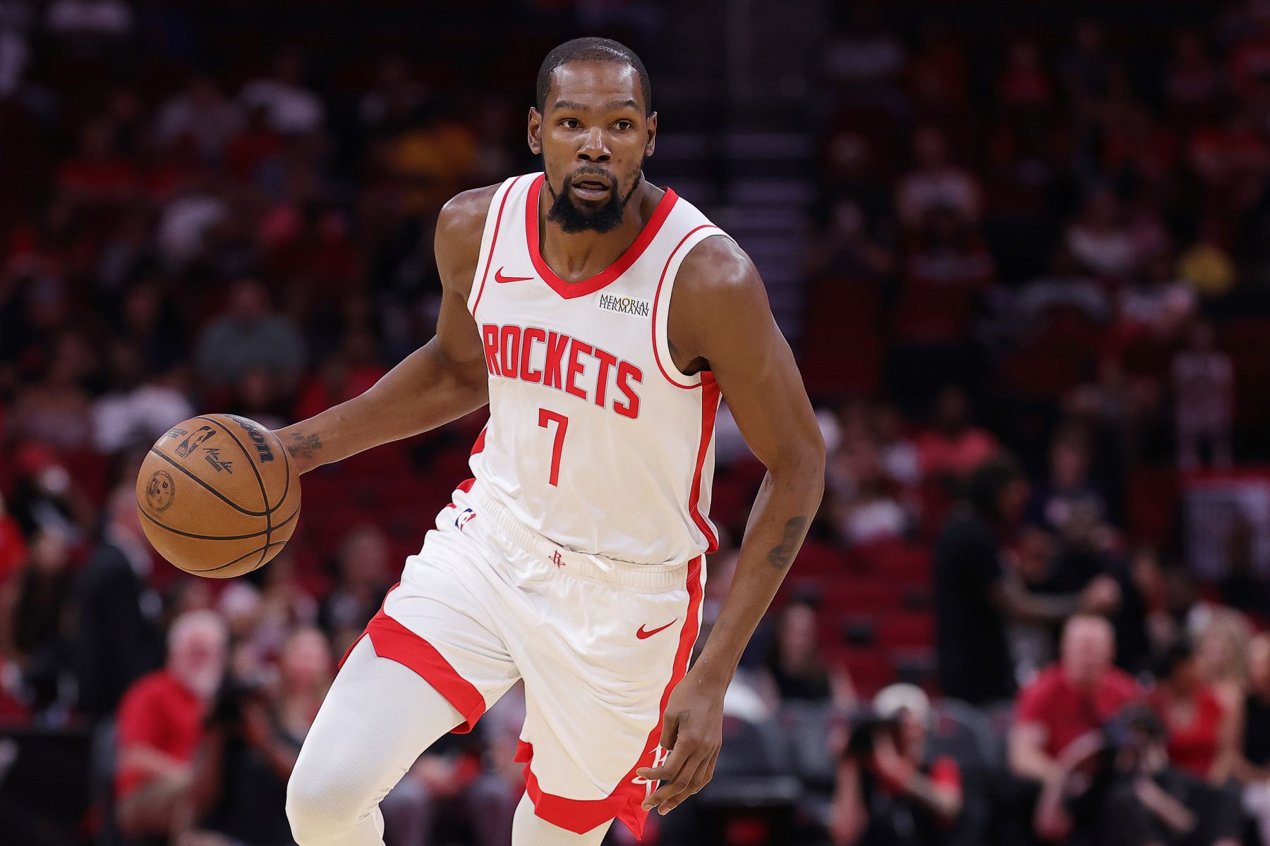Durant acertou 8 de 12 arremessos no intervalo e marcou 20 pontos, marcando mais de 20 pontos contra os Trail Blazers em 30 jogos consecutivos.
